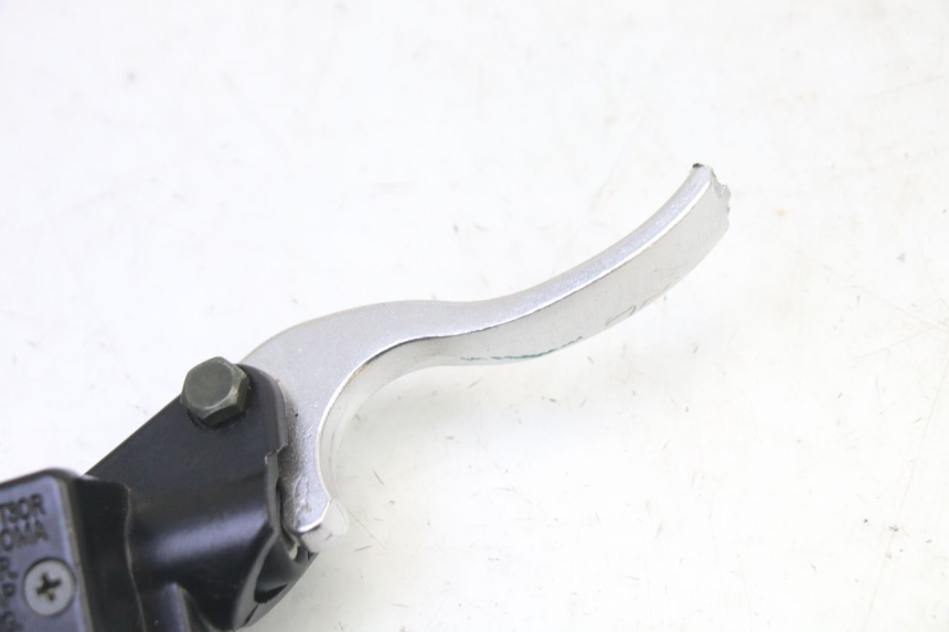 photo de FRONT BRAKE MASTER CYLINDER APOLLO RFZ 125 - Zoom on usage condition