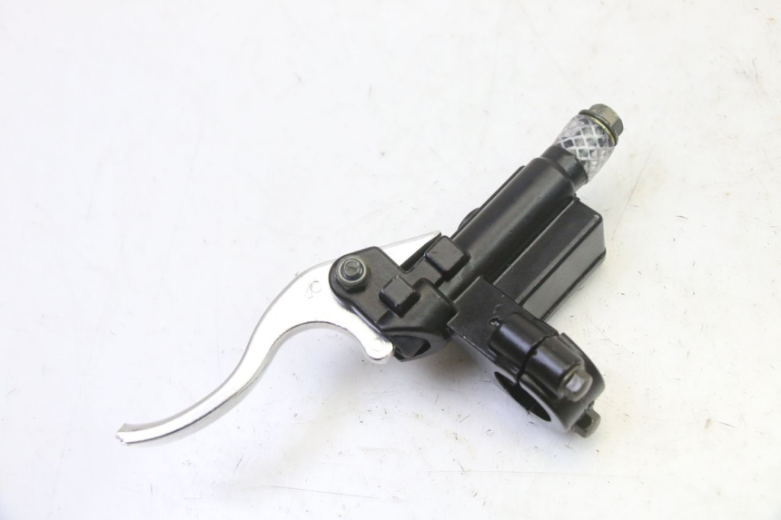 photo de FRONT BRAKE MASTER CYLINDER APOLLO RFZ 125 - Fixing points details