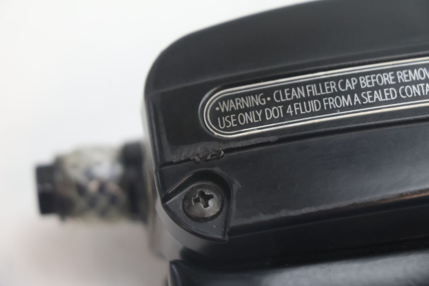 photo de FRONT BRAKE MASTER CYLINDER HARLEY DAVIDSON ROAD GLIDE FLTRXSE 1920 (2018 - 2022) - Zoom on usage condition