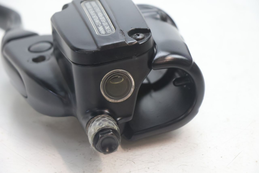 photo de FRONT BRAKE MASTER CYLINDER HARLEY DAVIDSON ROAD GLIDE FLTRXSE 1920 (2018 - 2022) - Fixing points details
