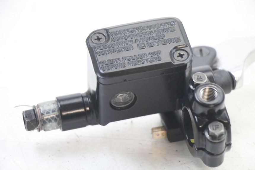 photo de FRONT BRAKE MASTER CYLINDER ROYAL ENFIELD HYMALAYAN 410 (2016 - 2023) - Zoom on usage condition
