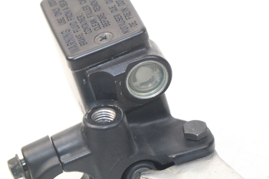 photo de FRONT BRAKE MASTER CYLINDER PEUGEOT SATELIS 500 (2007 - 2013) - Alternative perspective