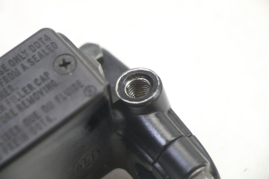 photo de FRONT BRAKE MASTER CYLINDER PEUGEOT SATELIS 125 (2013 - 2018) - Zoom on usage condition