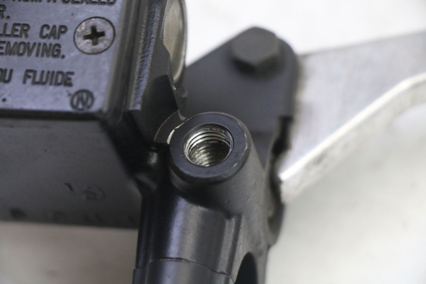 photo de FRONT BRAKE MASTER CYLINDER PEUGEOT SATELIS 250 (2006 - 2012) - Alternative perspective