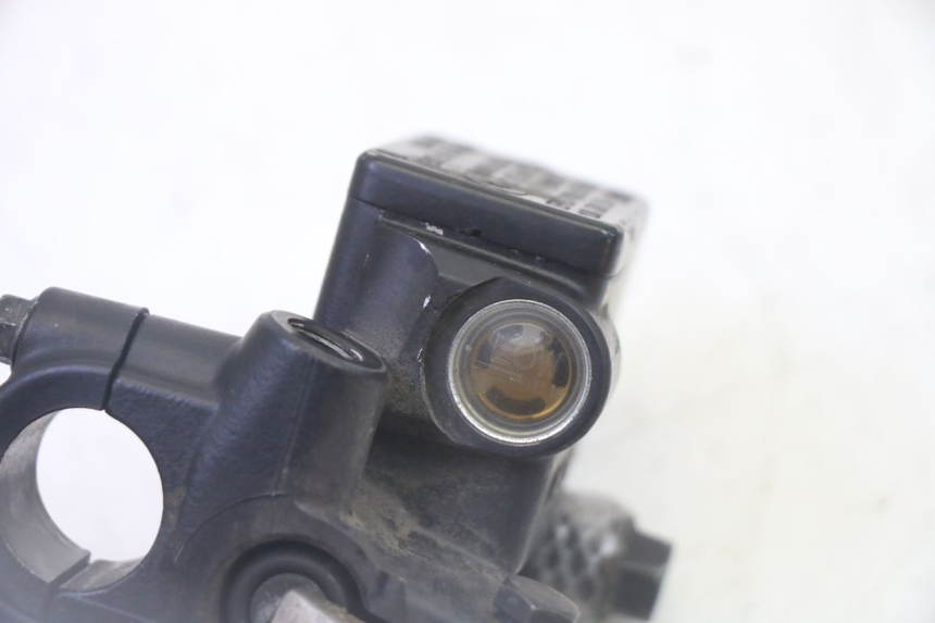 photo de FRONT MASTER CYLINDER PEUGEOT SATELIS 125 (2006 - 2009) - Technical close-up