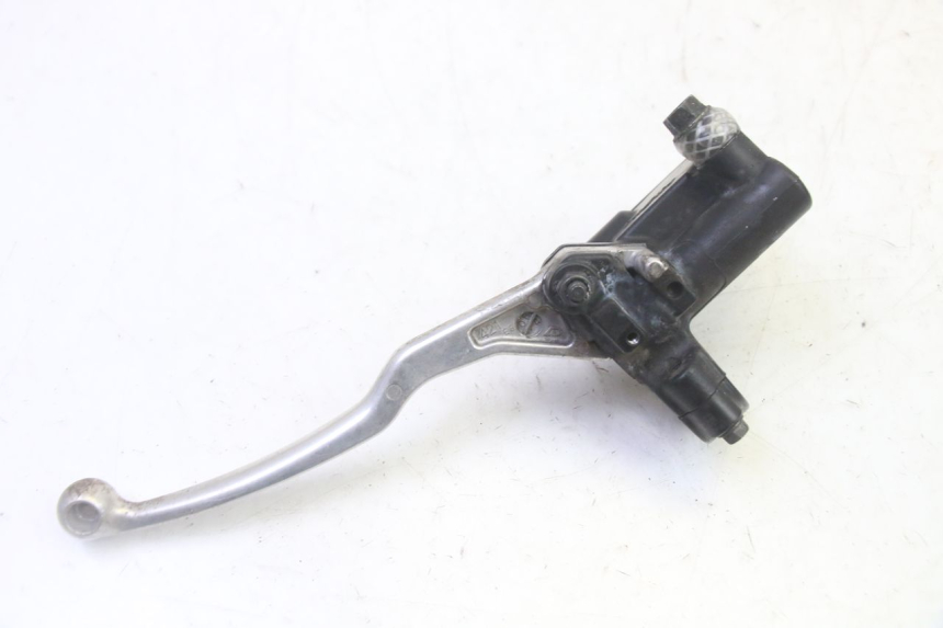 photo de FRONT MASTER CYLINDER PEUGEOT SATELIS 125 (2006 - 2009) - Fixing points details