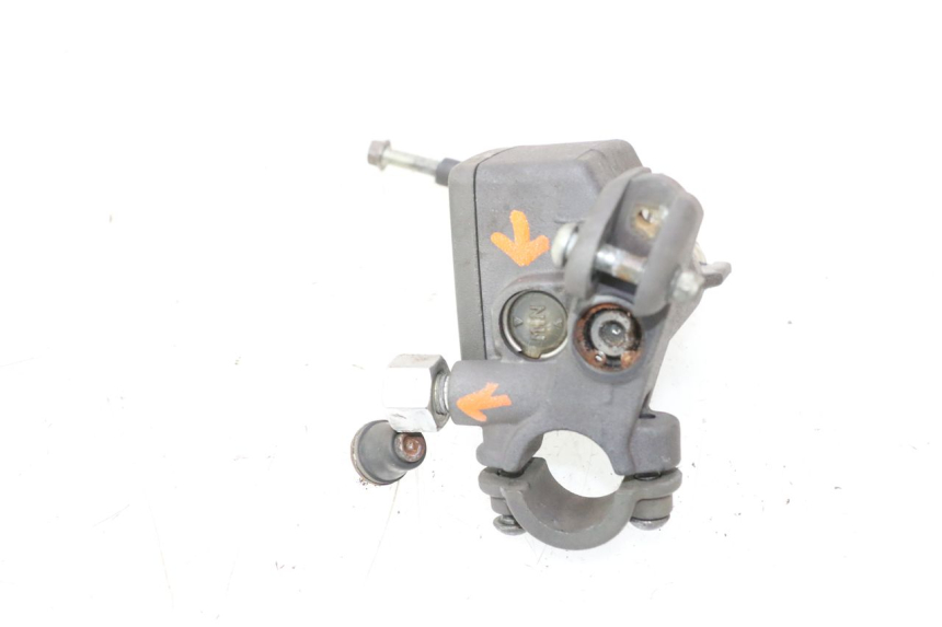 photo de FRONT MASTER CYLINDER PEUGEOT SATELIS 125 (2006 - 2009) - Alternative perspective
