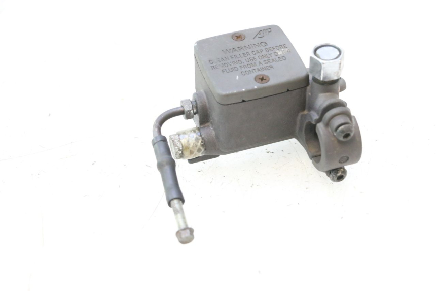 photo de FRONT MASTER CYLINDER PEUGEOT SATELIS 125 (2006 - 2009) - Fixing points details