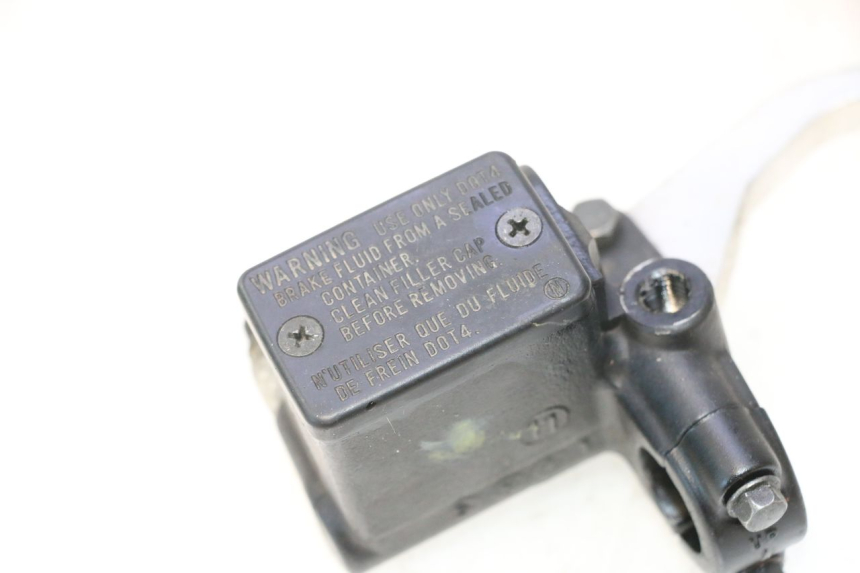 photo de FRONT BRAKE MASTER CYLINDER PEUGEOT SATELIS 125 (2013 - 2018) - Surface and material condition