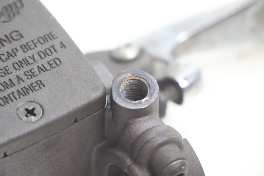 photo de FRONT MASTER CYLINDER PEUGEOT SATELIS 125 (2006 - 2009) - Zoom on usage condition