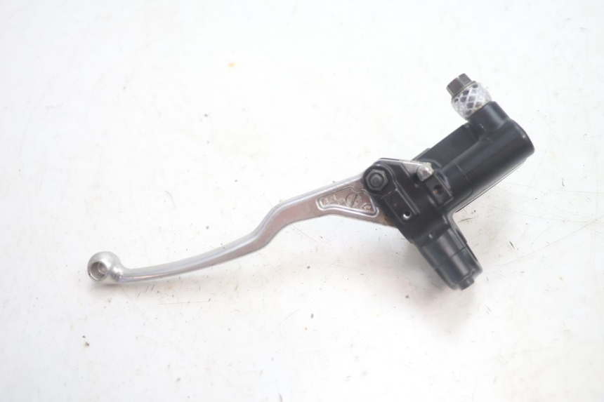 photo de FRONT BRAKE MASTER CYLINDER PEUGEOT SATELIS 125 (2013 - 2018) - Fixing points details