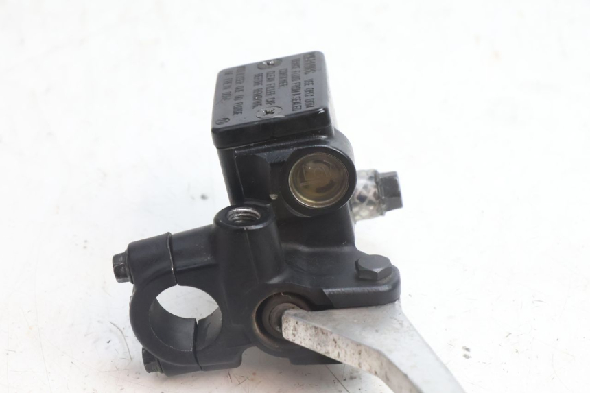 photo de FRONT MASTER CYLINDER PEUGEOT SATELIS 125 (2006 - 2009) - Alternative perspective