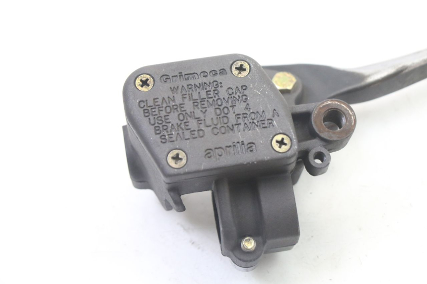 photo de FRONT BRAKE MASTER CYLINDER APRILIA SCARABEO GT TOURING 125 (1999 - 2005) - Component detail