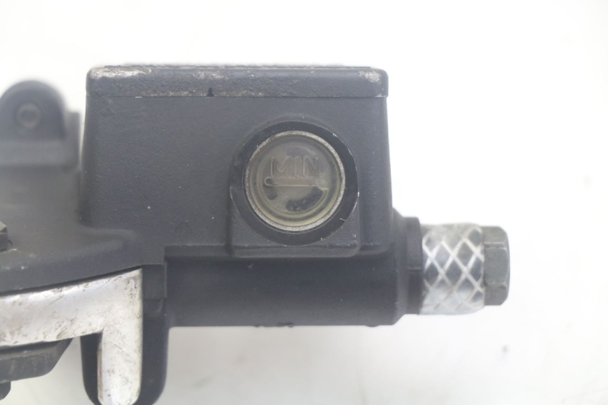 photo de FRONT BRAKE MASTER CYLINDER APRILIA SCARABEO 100 (2003 - 2012) - Alternative perspective
