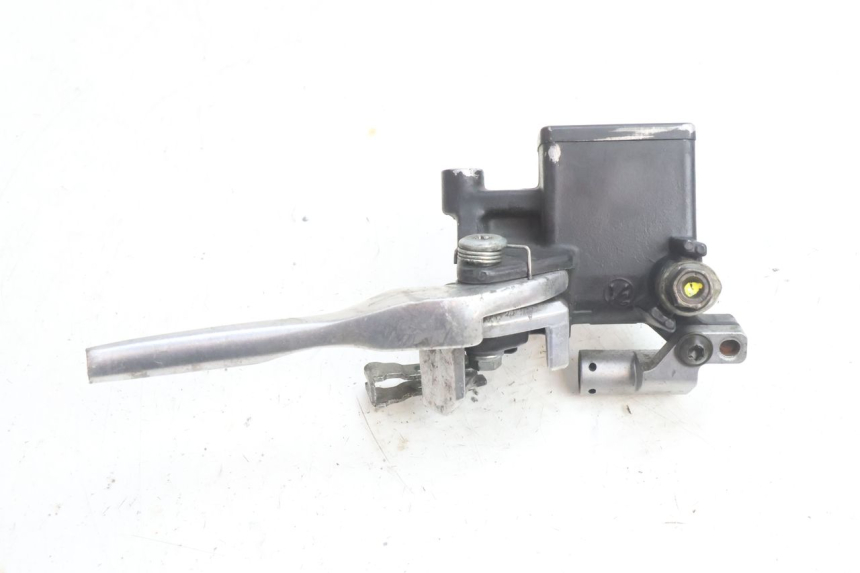 photo de FRONT BRAKE MASTER CYLINDER HONDA SH 125 (2001 - 2003) - Technical close-up