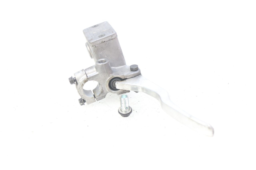 photo de FRONT BRAKE MASTER CYLINDER SUZUKI SIXTEEN 125 (2008 - 2010) - Zoom on usage condition