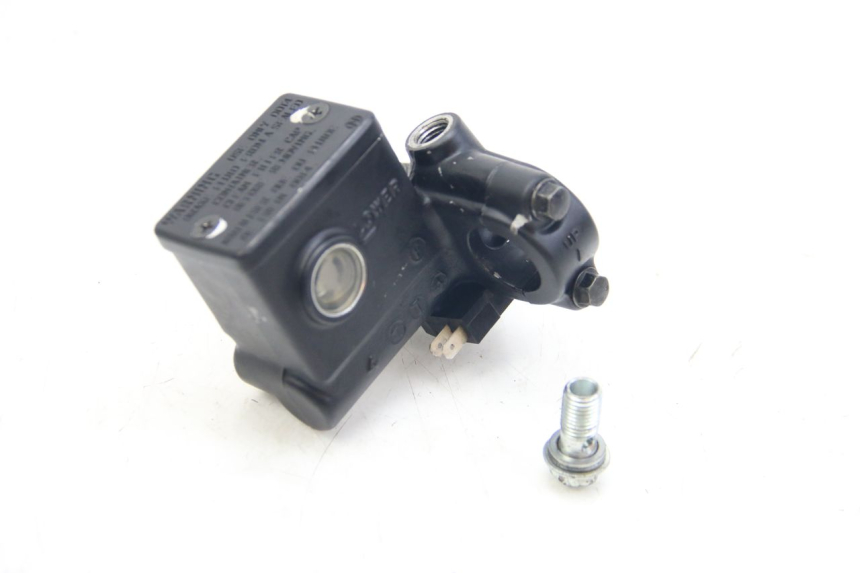 photo de FRONT BRAKE MASTER CYLINDER SUZUKI SIXTEEN 125 (2008 - 2010) - Main view