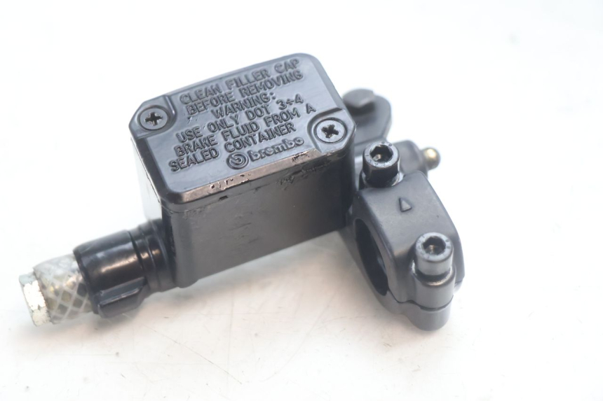 photo de FRONT BRAKE MASTER CYLINDER YAMAHA SLIDER 50 (1999 - 2004) - Alternative perspective