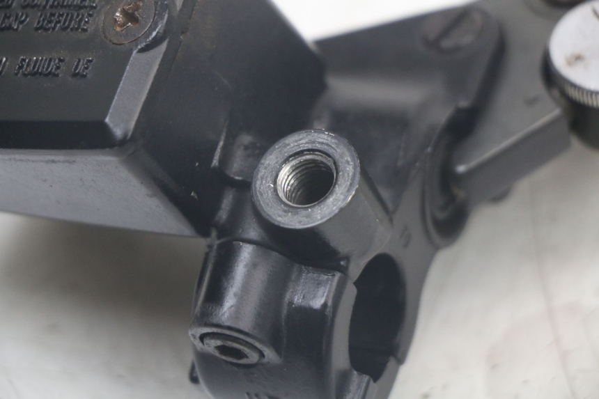 photo de FRONT BRAKE MASTER CYLINDER TRIUMPH SPEED TRIPLE T301 900 (1994 - 1996) - Zoom on usage condition