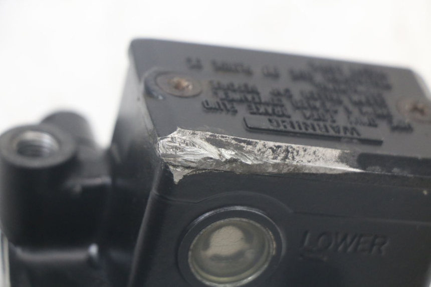 photo de FRONT BRAKE MASTER CYLINDER TRIUMPH SPEED TRIPLE T301 900 (1994 - 1996) - Fixing points details