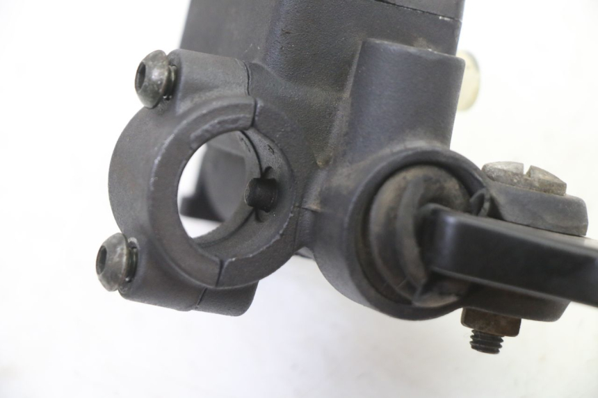 photo de FRONT BRAKE MASTER CYLINDER PIAGGIO SUPER LX 125 (2000 - 2003) - Fixing points details