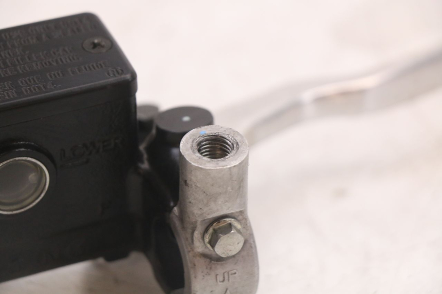photo de FRONT BRAKE MASTER CYLINDER SUZUKI BURGMAN 125 (2018 - 2021) - Alternative perspective