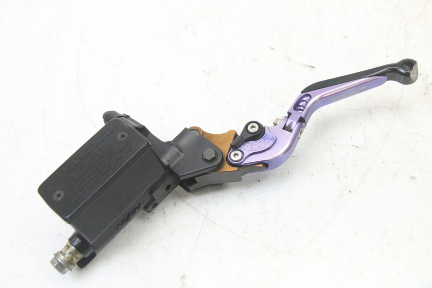 photo de FRONT BRAKE MASTER CYLINDER SUZUKI GSX F GSXF 650 (2007 - 2015) - Alternative perspective