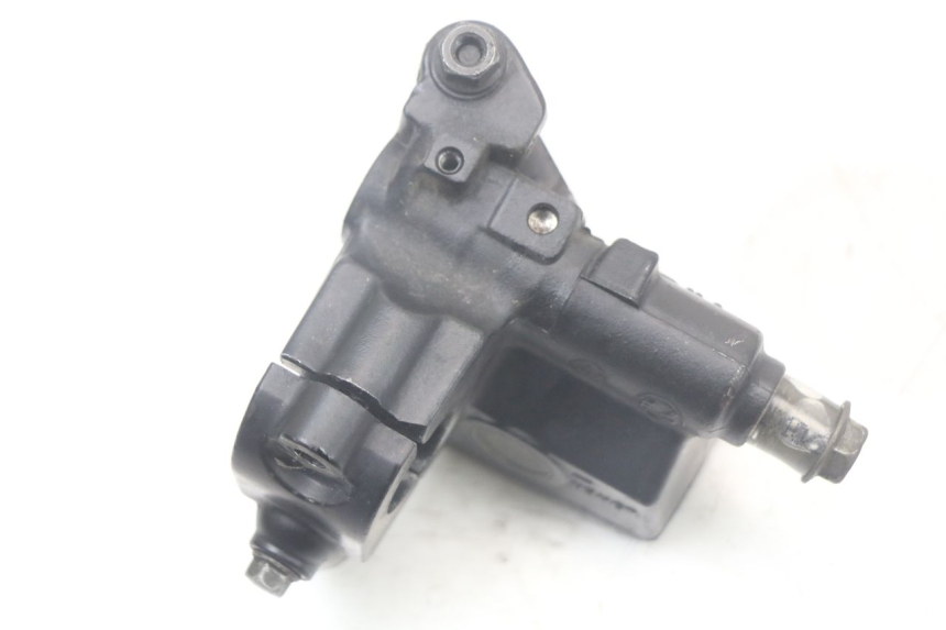 photo de FRONT BRAKE MASTER CYLINDER SUZUKI SV N 650 (1999 - 2002) - Technical close-up