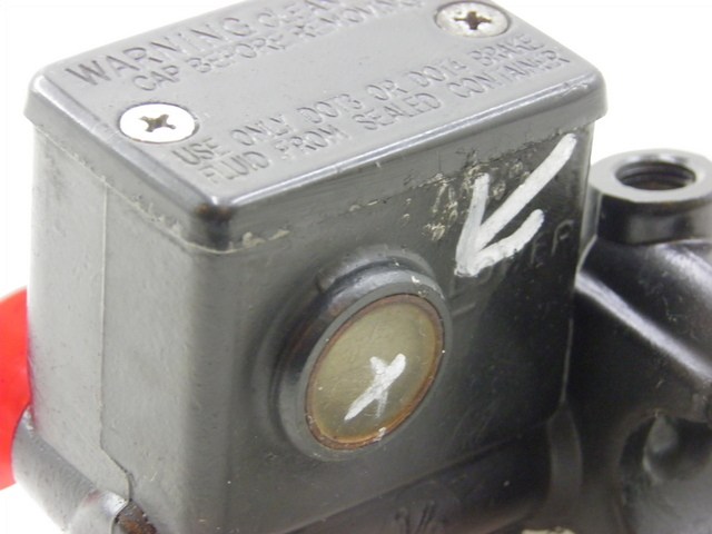 photo de FRONT BRAKE MASTER CYLINDER SYM GTS 125 (2005 - 2008) - Fixing points details