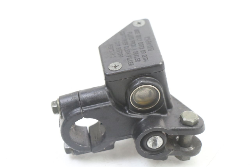 photo de FRONT BRAKE MASTER CYLINDER SYM ORBIT 2 4T 50 (2008 - 2017) - Zoom on usage condition