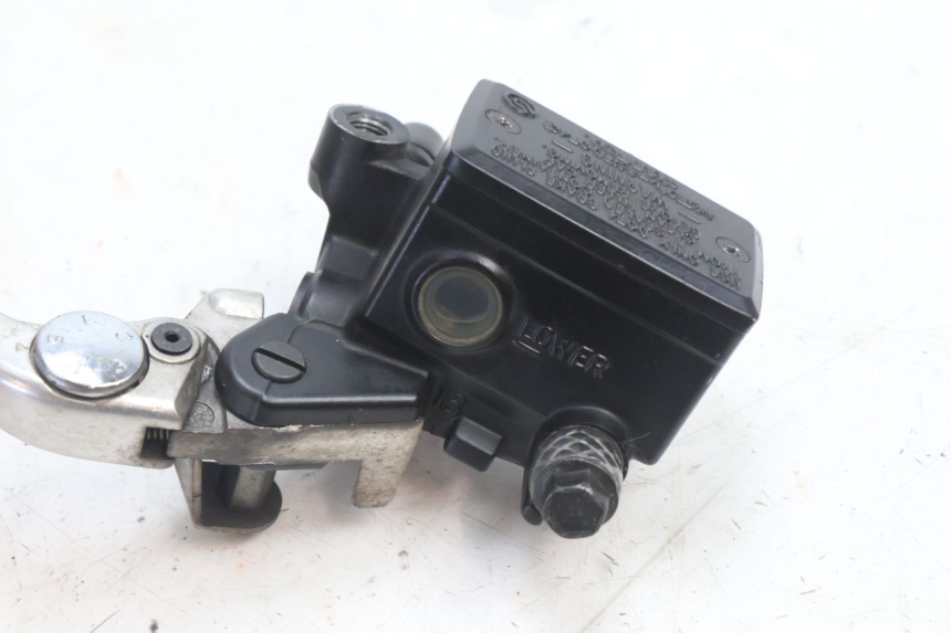 photo de FRONT BRAKE MASTER CYLINDER YAMAHA TDM ABS 900 (2002 - 2014) - Zoom on usage condition