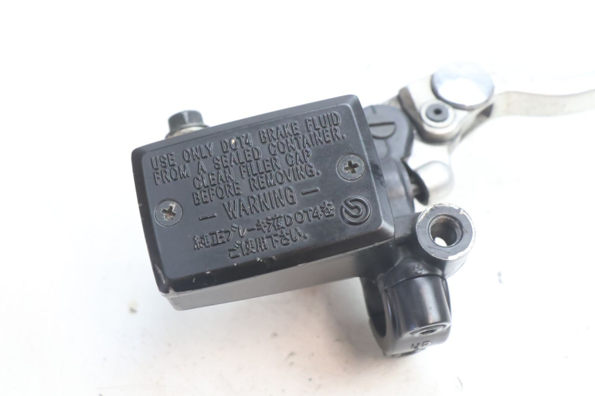 photo de FRONT BRAKE MASTER CYLINDER YAMAHA TDM ABS 900 (2002 - 2014) - Technical close-up