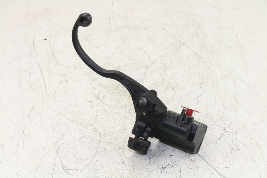 photo de FRONT BRAKE MASTER CYLINDER TRIUMPH TIGER 955 (2001 - 2004) - Technical close-up