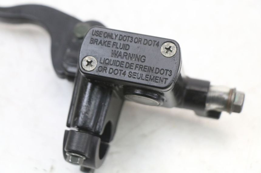 photo de FRONT MASTER CYLINDER HONDA TRX 300 (1988 - 2000) - Alternative perspective