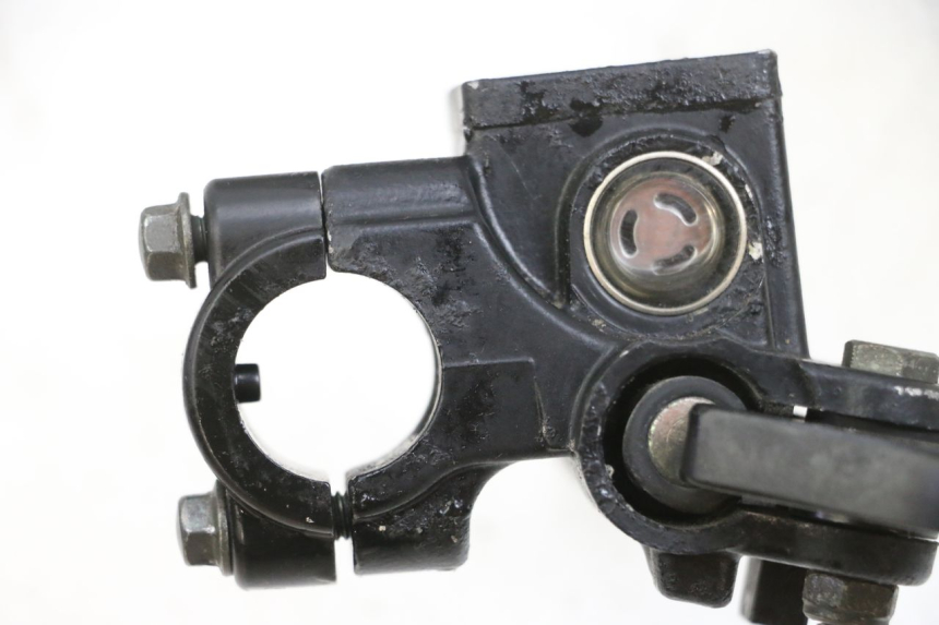 photo de FRONT BRAKE MASTER CYLINDER PEUGEOT TWEET PRO EFI 4T 50 (2021 - 2022) - Alternative perspective