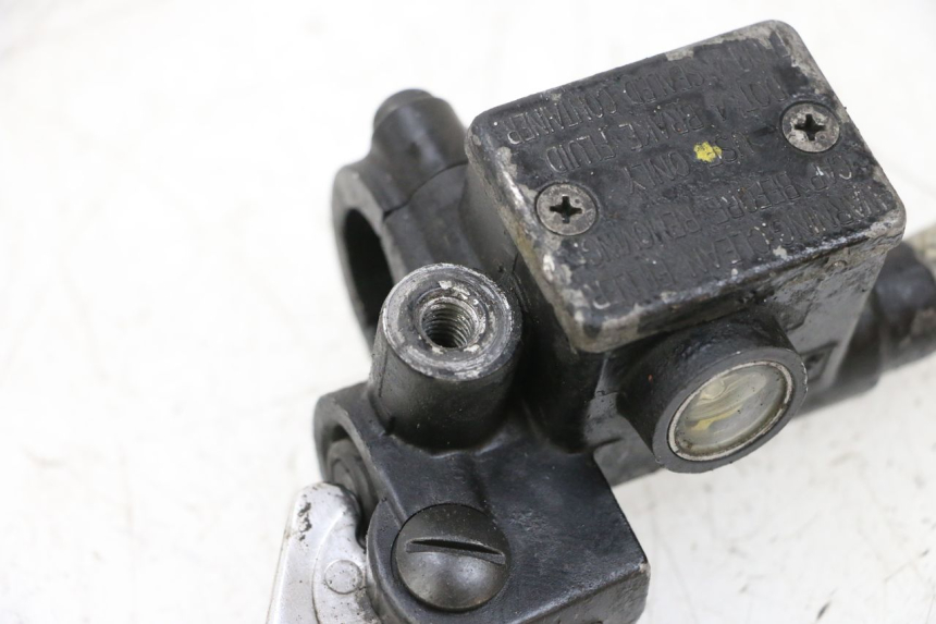 photo de FRONT MASTER CYLINDER PIAGGIO VESPA GTS SUPER IE 125 (2009 - 2016) - Fixing points details