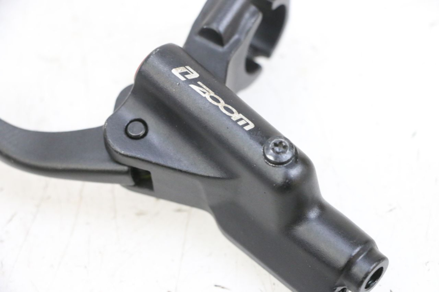 photo de FRONT MASTER CYLINDER DUALTRON VICTOR LIMITED 1 - Fixing points details