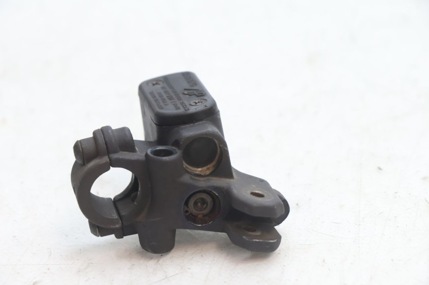 photo de FRONT BRAKE MASTER CYLINDER PEUGEOT VIVACITY 50 (1998 - 2003) - Zoom on usage condition