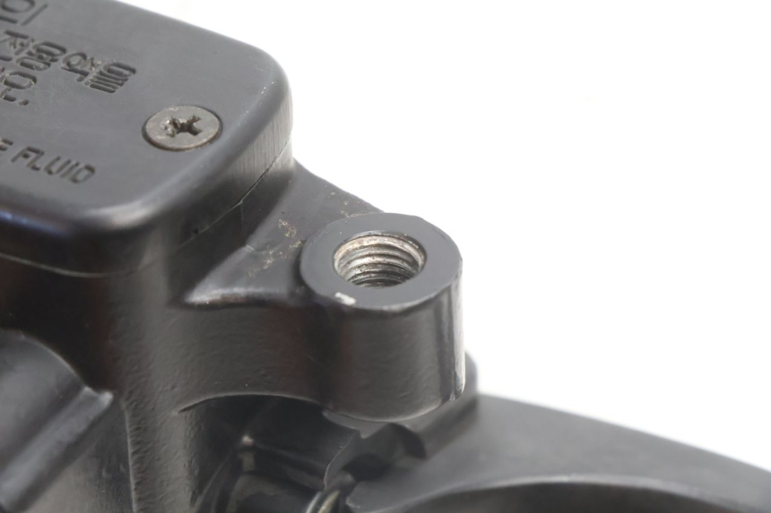 photo de FRONT BRAKE MASTER CYLINDER DAELIM VJ ROADWIN 125 (2004 - 2007) - Alternative perspective