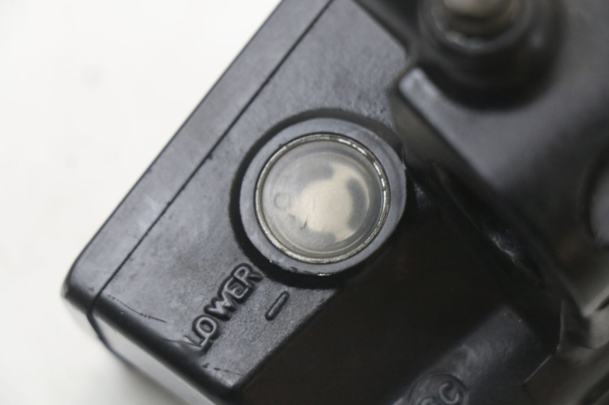 photo de FRONT BRAKE MASTER CYLINDER SUZUKI VL INTRUDER 125 (2004 - 2007) - Fixing points details