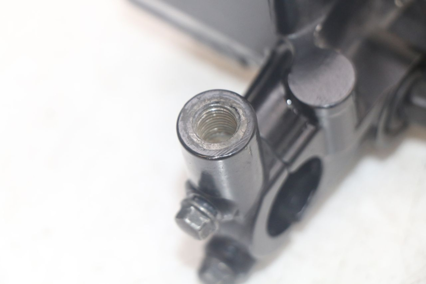 photo de FRONT MASTER CYLINDER YAMAHA XMAX X-MAX ABS 125 (2017 - 2020) - Zoom on usage condition