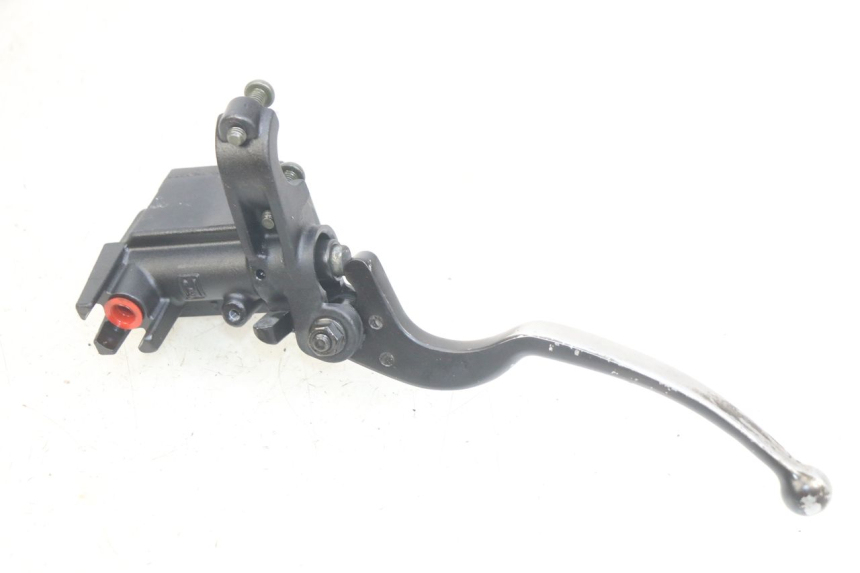 photo de FRONT MASTER CYLINDER YAMAHA XMAX X-MAX 125 (2006 - 2009) - Alternative perspective