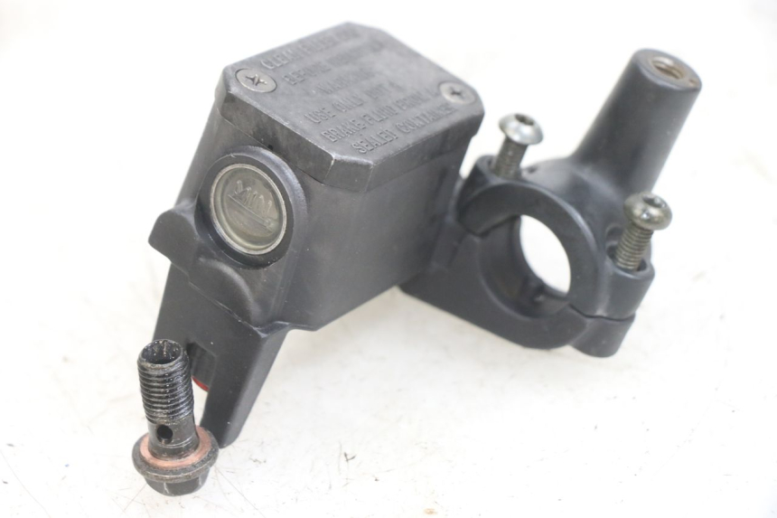 photo de FRONT MASTER CYLINDER YAMAHA X-MAX XMAX 250 (2006 - 2009) - Technical close-up