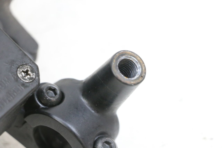 photo de FRONT MASTER CYLINDER YAMAHA X-MAX XMAX 125 (2010 - 2013) - Zoom on usage condition