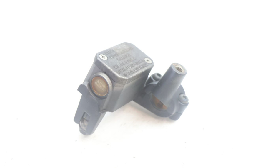 photo de FRONT MASTER CYLINDER YAMAHA XMAX X-MAX 125 (2006 - 2009) - Zoom on usage condition