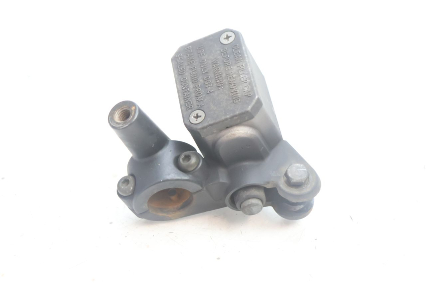 photo de FRONT MASTER CYLINDER YAMAHA XMAX X-MAX 125 (2006 - 2009) - Fixing points details
