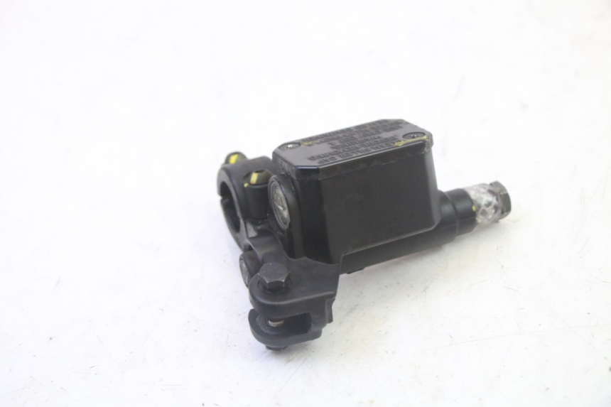 photo de FRONT BRAKE MASTER CYLINDER PIAGGIO XEVO - X EVO 125 (2007 - 2017) - Alternative perspective