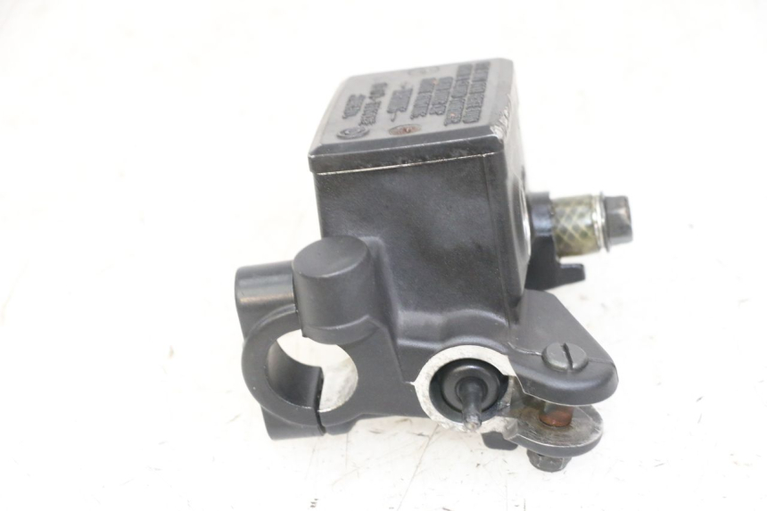 photo de FRONT BRAKE MASTER CYLINDER YAMAHA XJ6 ABS 600 (2008 - 2016) - Alternative perspective