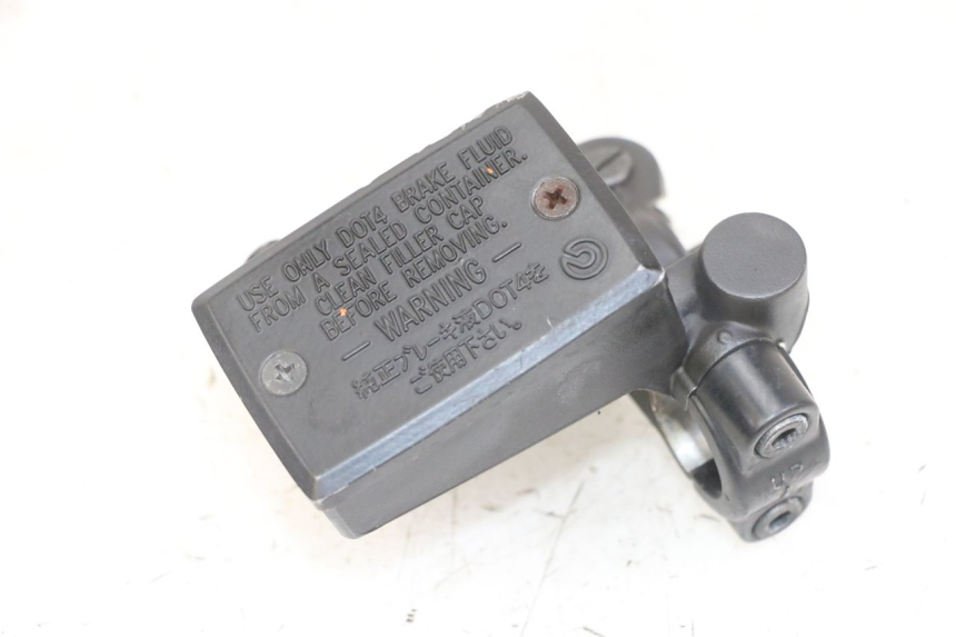 photo de FRONT BRAKE MASTER CYLINDER YAMAHA XJ6 ABS 600 (2008 - 2016) - Technical close-up