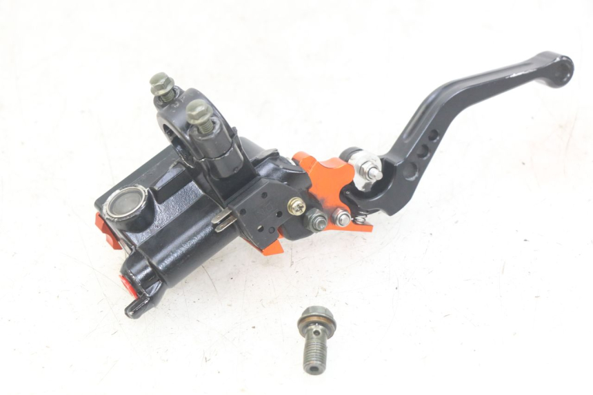 photo de FRONT BRAKE MASTER CYLINDER ZHEJIANG XMOTOS XB-81 50 - Zoom on usage condition